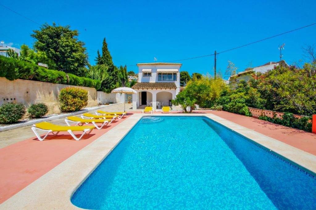 Villa con piscina y casa en Tere - holiday home with private swimming pool in Calpe, en Calpe