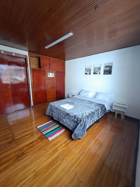 Postel nebo postele na pokoji v ubytování Makarena Hostel