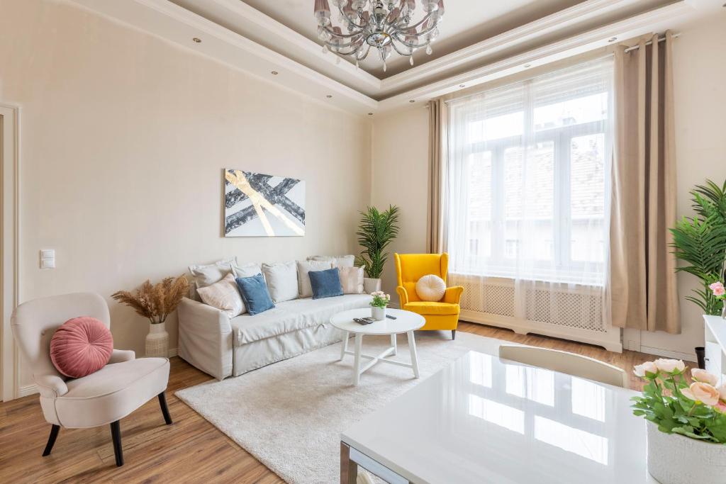 Luxurious Central Apartment in Liszt Ferenc Square 1061 Budapest, 2 Liszt Ferenc tér kép - 1