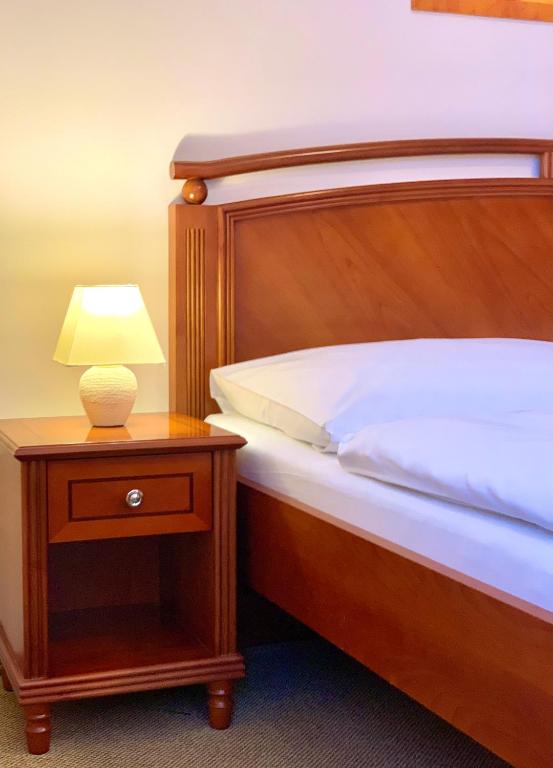 Hotel Bílý Beránek Kralovice - Chambre Jumelle Avec Salle De Bain Privée
