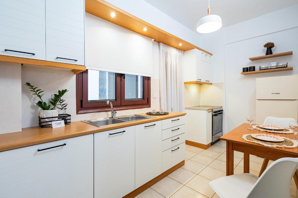 Kuchyň nebo kuchyňský kout v ubytování Areti InCreteble Cretan Residences Collection
