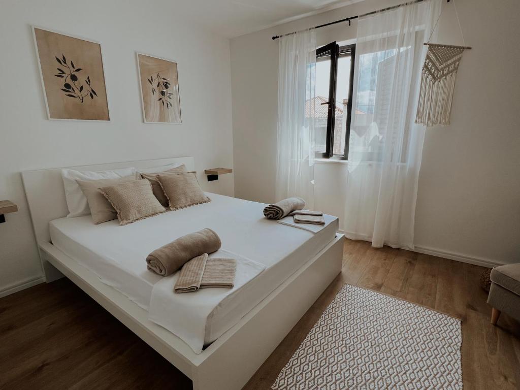 Postel nebo postele na pokoji v ubytování Dawn & Dusk - Modern Two Bedroom Apartment with Mountain Views