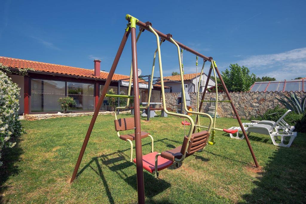 Charmantes Ferienhaus in Medulin mit Waschmaschine, Klima, WLAN, Terrasse und Grillplatz