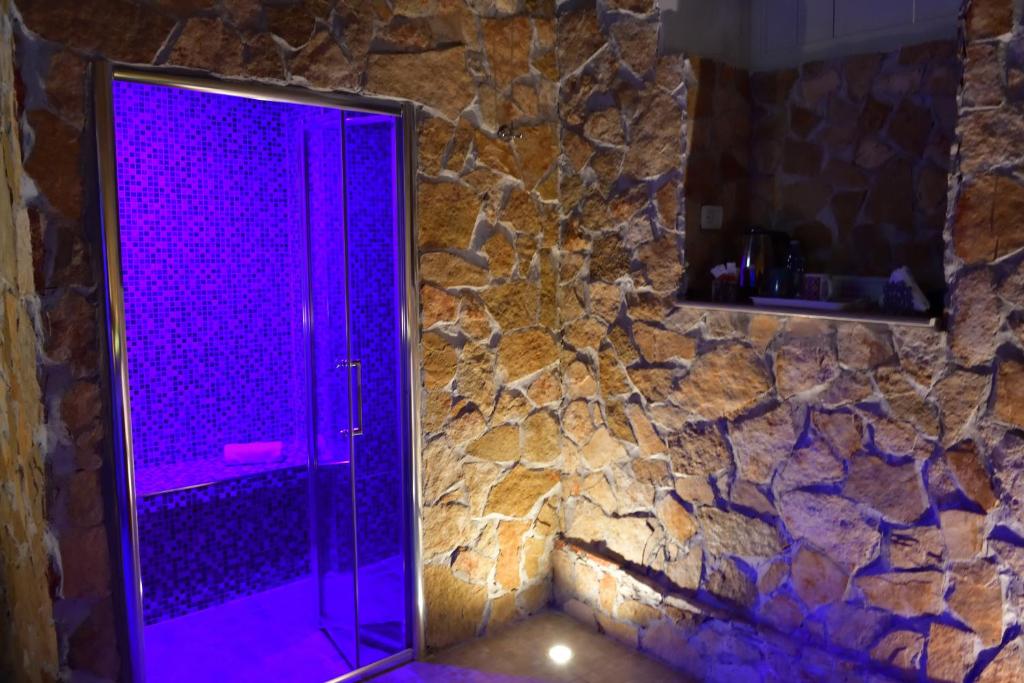 Fotografie z fotogalerie ubytování SPA SUITE SICILIA - Intera casa con spa privata Jacuzzi Sauna Bagno di Vapore ad uso illimitato v destinaci Rosolini