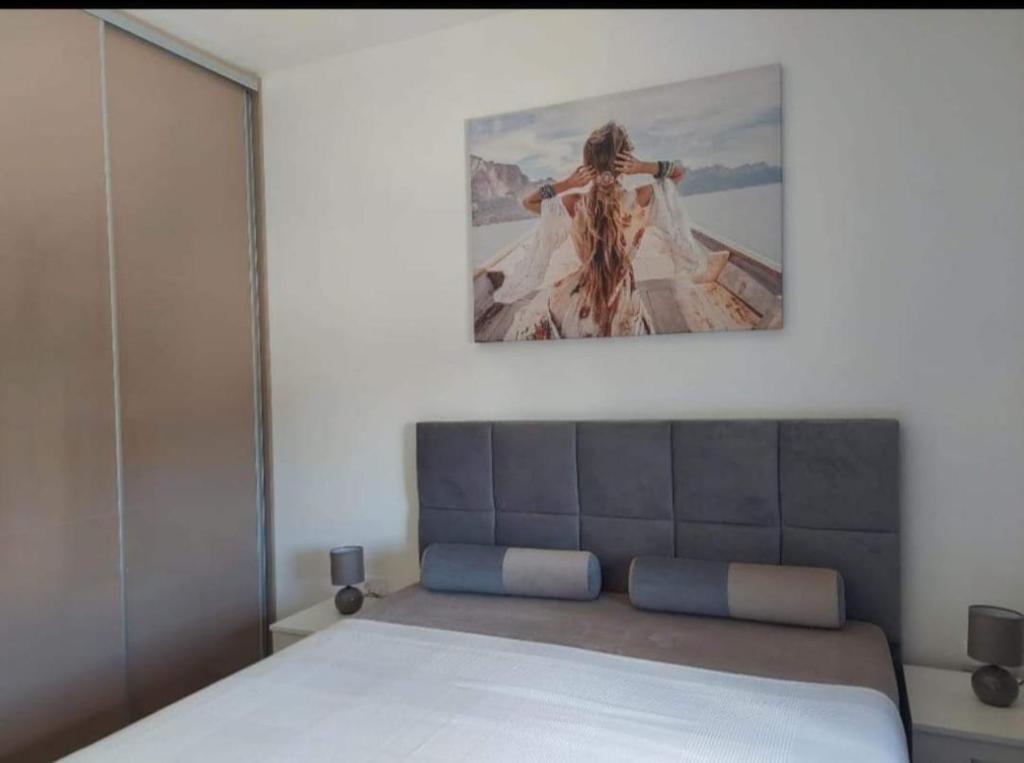 Posteľ alebo postele v izbe v ubytovaní APARTMENT DZANA