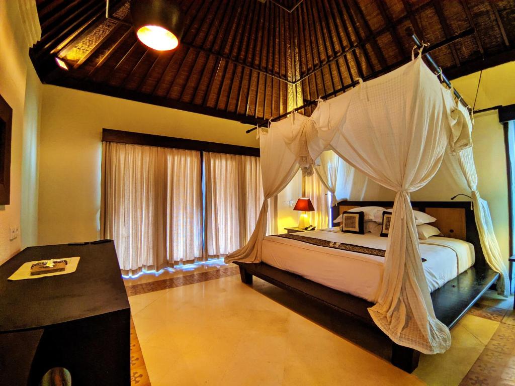Postel nebo postele na pokoji v ubytování Barong Resort Ubud by Puri Signatures