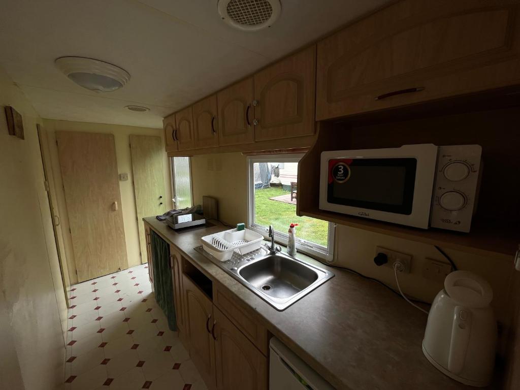 Kuchyň nebo kuchyňský kout v ubytování Autocamp Free Star - Mobilheimy