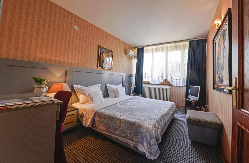 Postel nebo postele na pokoji v ubytování Hotel Radmilovac