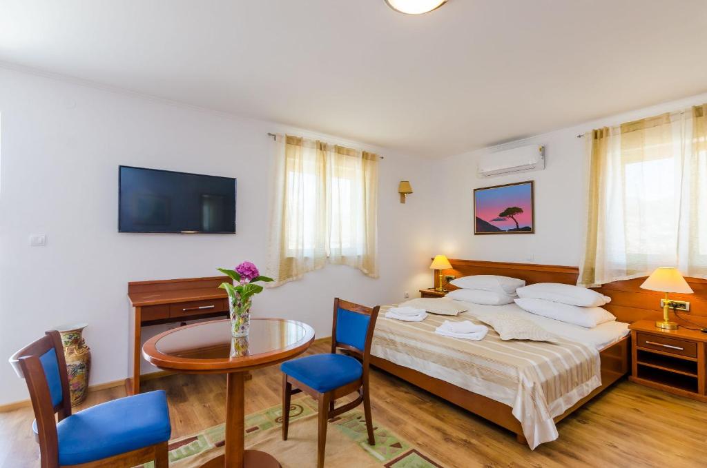 Apartments & Rooms V&M