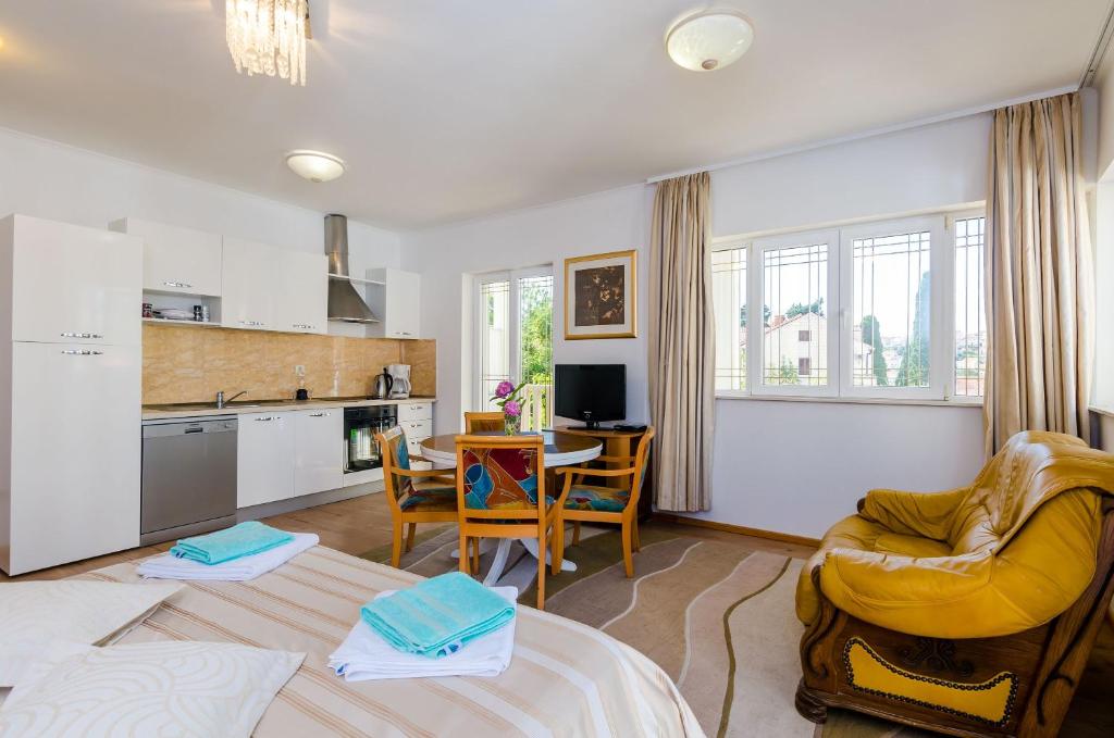 Apartments & Rooms V&M - 10