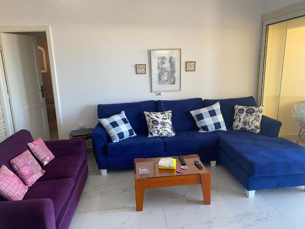 Posezení v ubytování Chalet Marina Alamein first row sea view 3 bedroom-North Coast