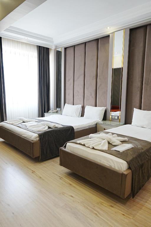 A bed or beds in a room at Reyyan Hotel
