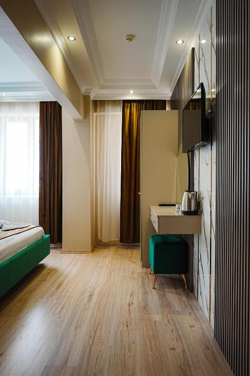 A bed or beds in a room at Reyyan Hotel