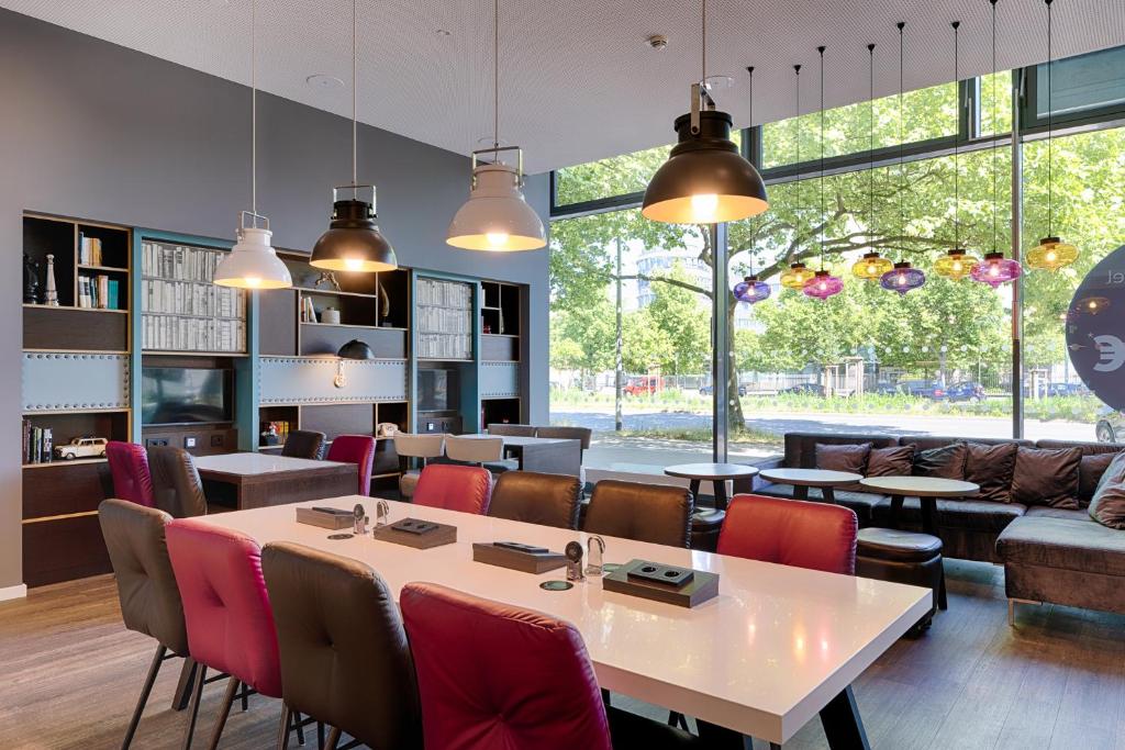 Posezení v ubytování Premier Inn Hannover City University