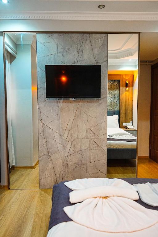 A bed or beds in a room at Reyyan Hotel