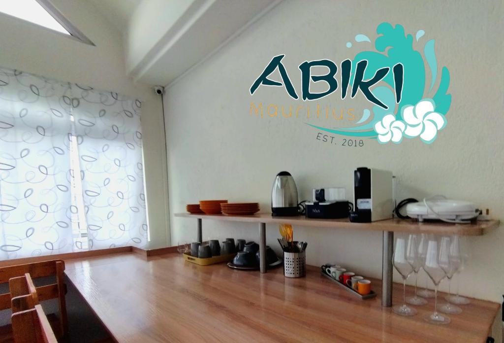 Příslušenství pro přípravu čaje a kávy v ubytování Maya-Abiki Mauritius