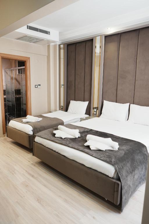 A bed or beds in a room at Reyyan Hotel