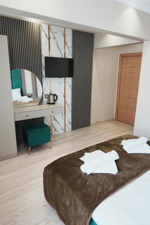A bed or beds in a room at Reyyan Hotel