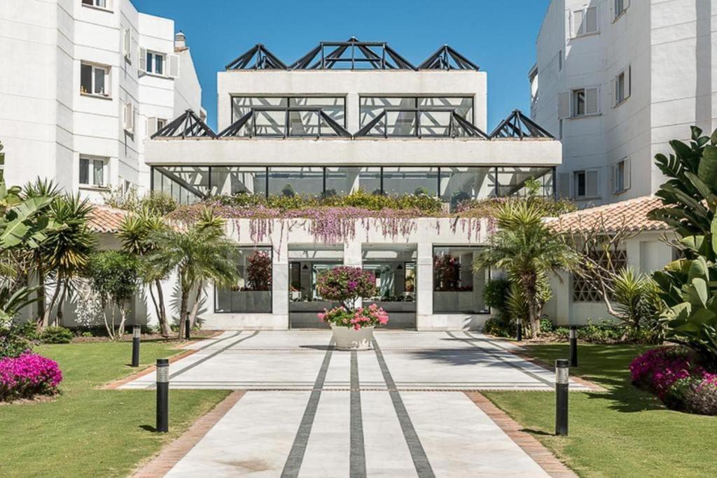 Apartment 2 Bedroom Marbella Puerto Banus Flat with Balcony ...