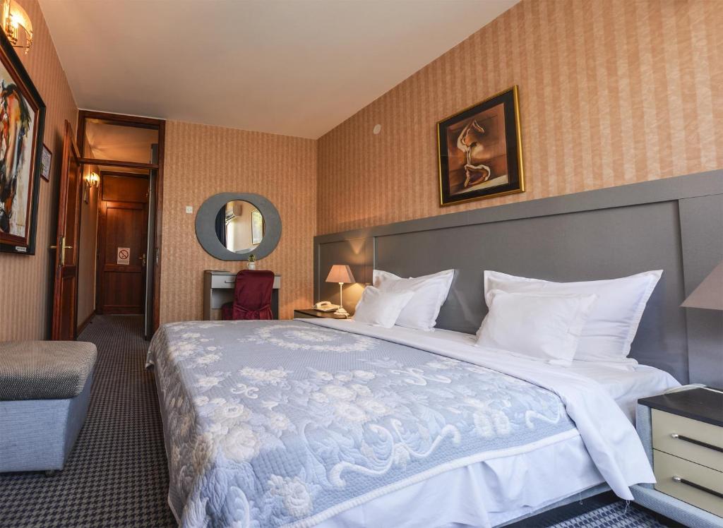 Postel nebo postele na pokoji v ubytování Hotel Radmilovac