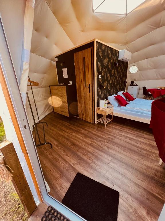 Glamping Stacja Zieleniec w Nałęczowie - Tent