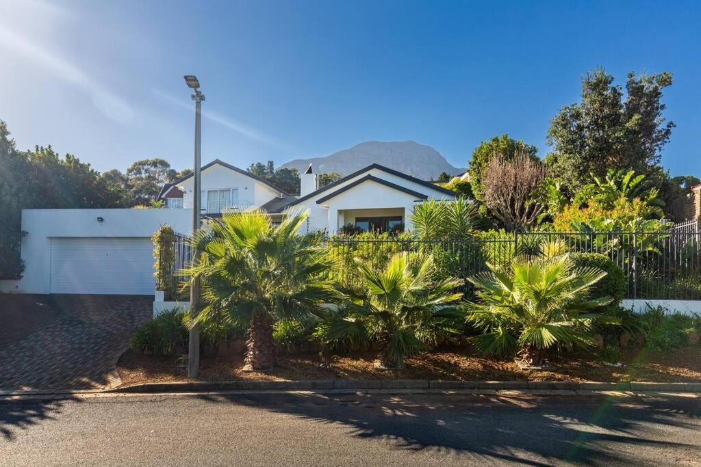 Villa House with pool and views over Mountains and False Bay, Cape Town
