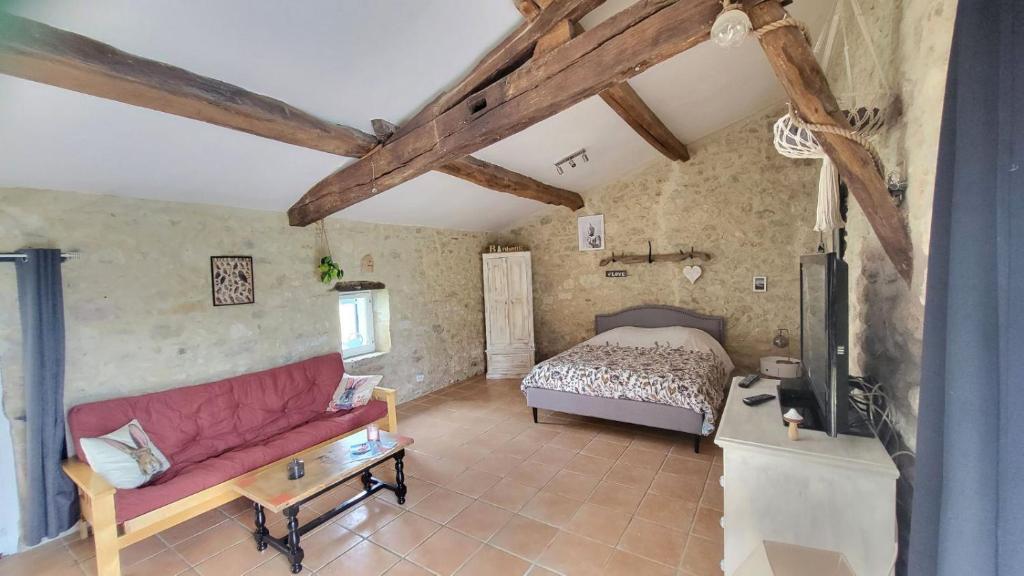 Postel nebo postele na pokoji v ubytování La hulotte de Labarthe