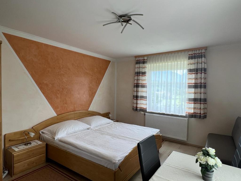 Letto o letti in una camera di Feistritzer