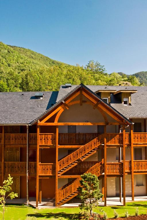 Nespecifikovaný výhled na hory nebo výhled na hory při pohledu z aparthotelu