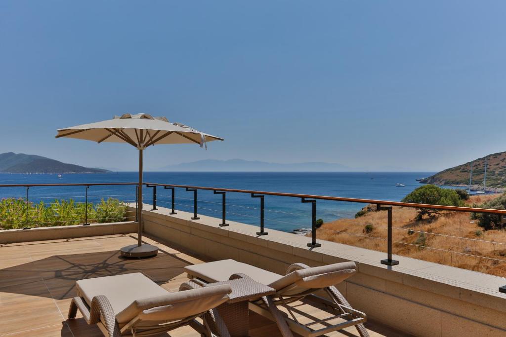 Caresse, a Luxury Collection Resort & Spa, Bodrum - Deluxe Hot Tub Room, Guest Room, 1 King, Sea View, Whirlpool