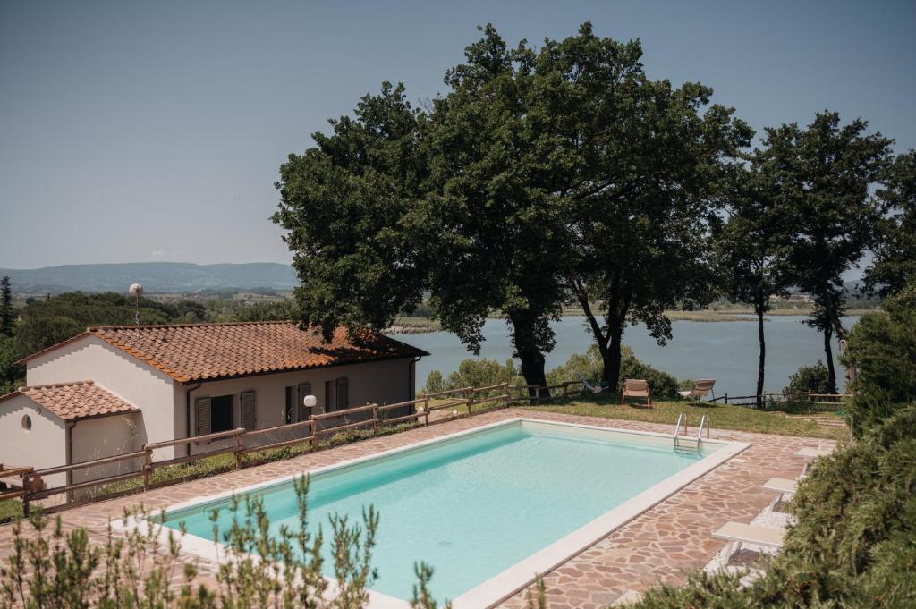 Villa con piscina y casa en Il Gruccione Lago di Montepulciano Private Pool Stunning Views, en Binami