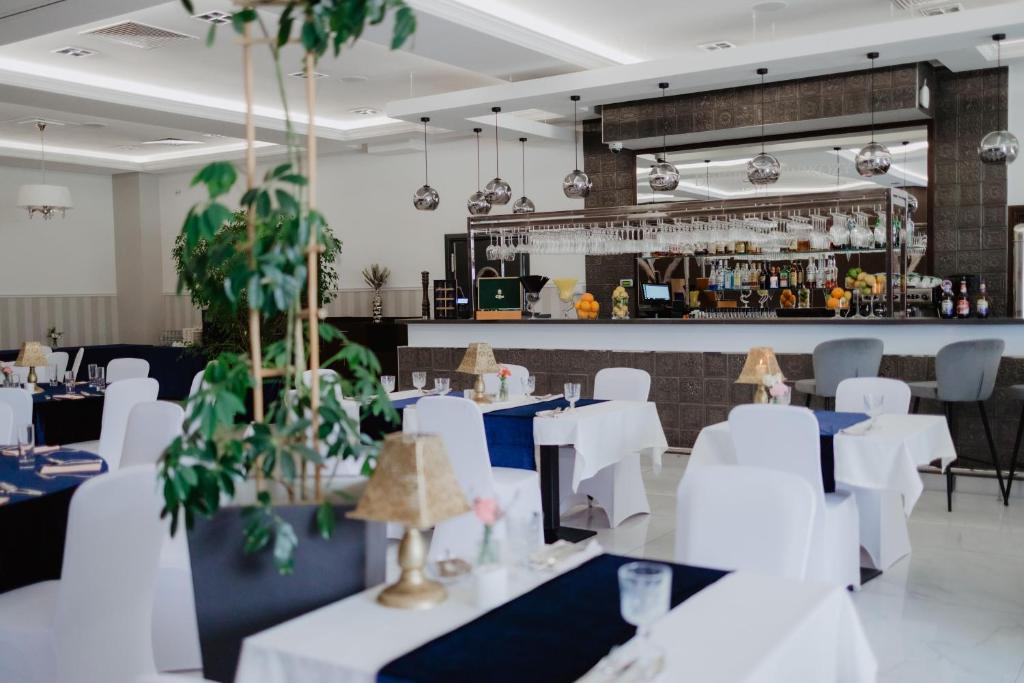 Lounge alebo bar v ubytovaní Dwór Dwikozy
