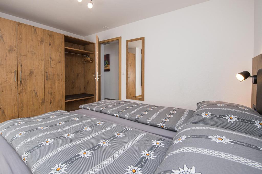 Postel nebo postele na pokoji v ubytování Haus Floralp