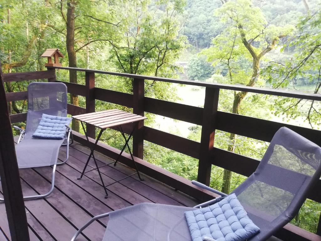 Balkón nebo terasa v ubytování Chatrč pod Babou