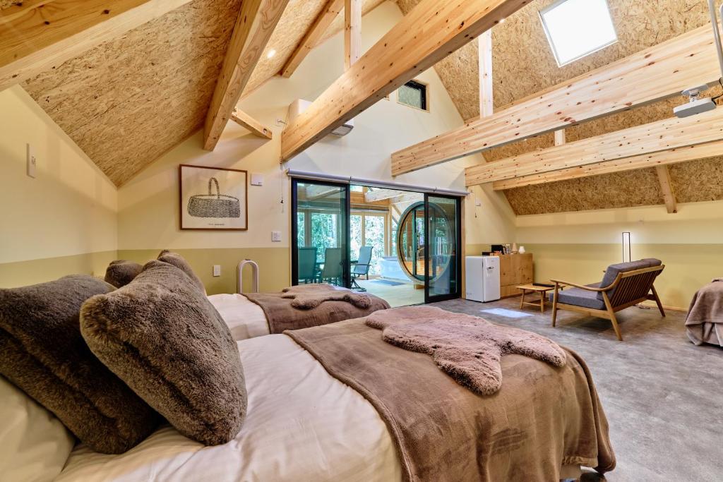 Posezení v ubytování enico MtFuji Resort&Glamping