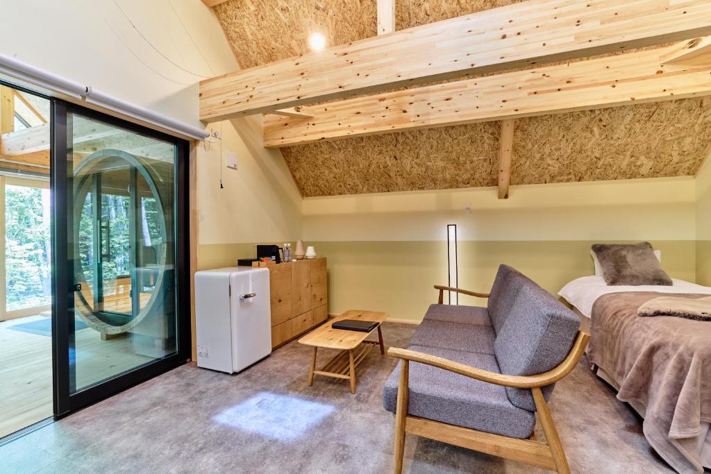 Posezení v ubytování enico MtFuji Resort&Glamping