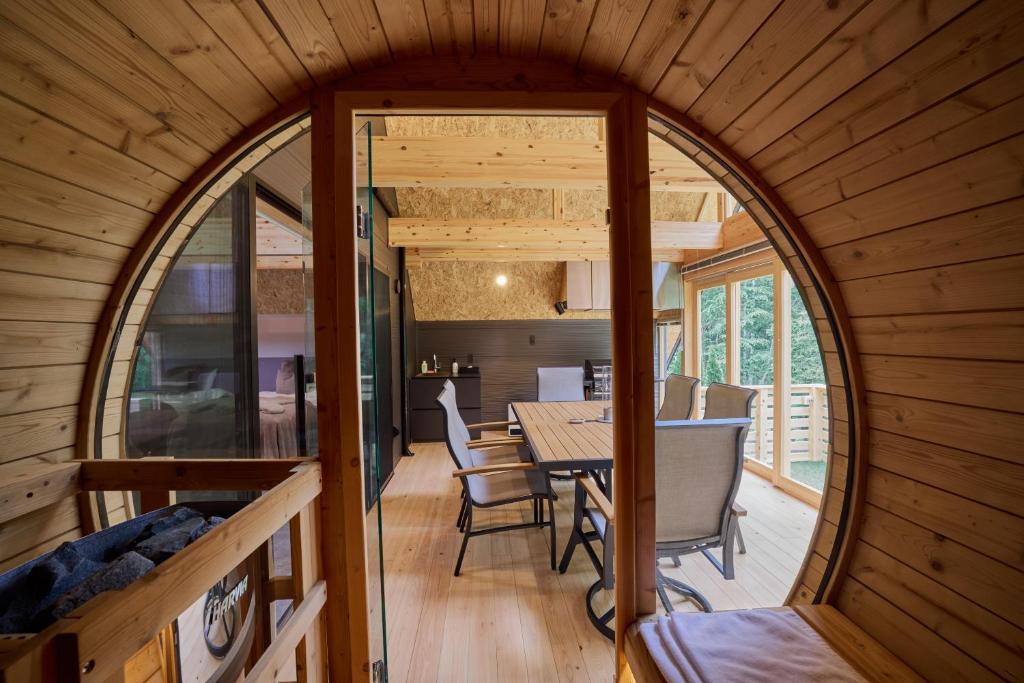 Posezení v ubytování enico MtFuji Resort&Glamping