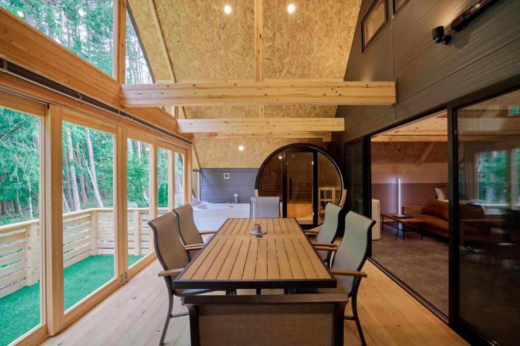 Posezení v ubytování enico MtFuji Resort&Glamping