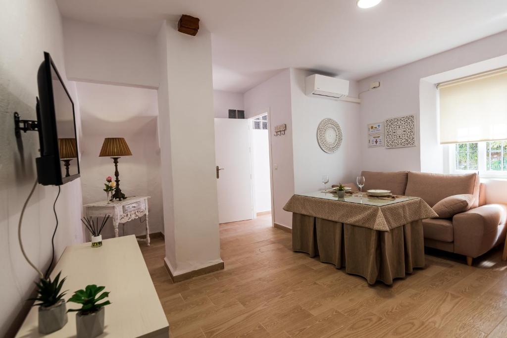 TV a/nebo společenská místnost v ubytování APARTAMENTO HOSPEDERÍA FRANCISCANA