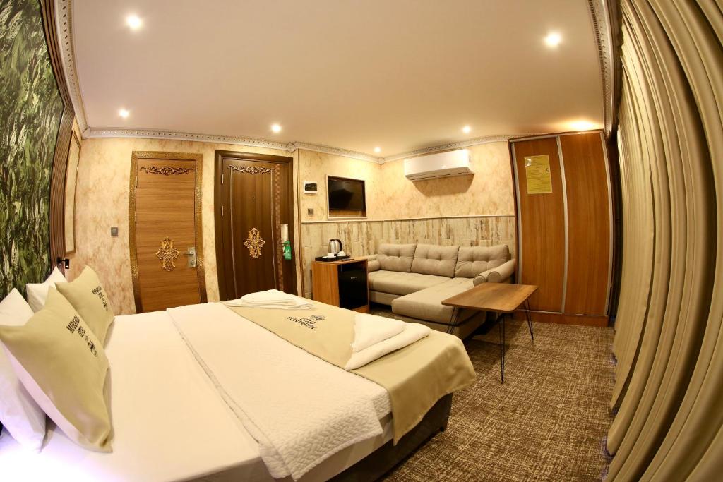 Postel nebo postele na pokoji v ubytování Maranda Suit Hotel