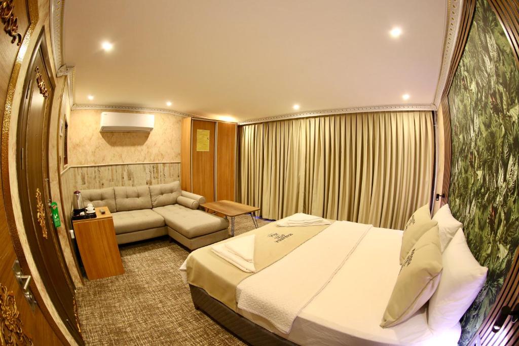 Posezení v ubytování Maranda Suit Hotel
