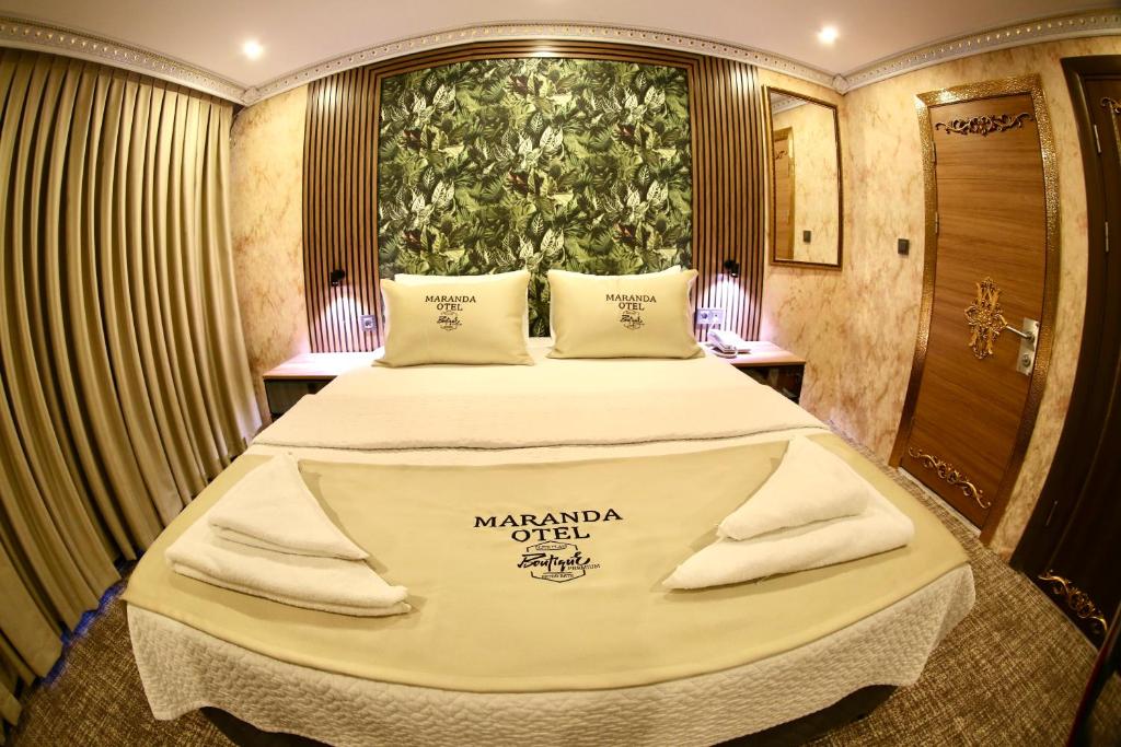 Postel nebo postele na pokoji v ubytování Maranda Suit Hotel