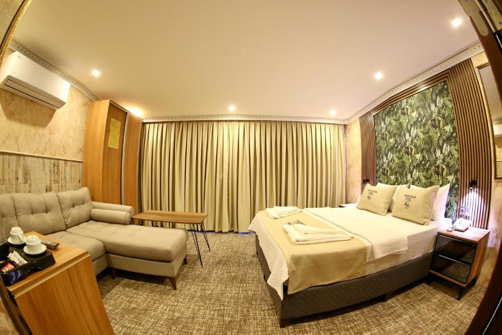 Posezení v ubytování Maranda Suit Hotel