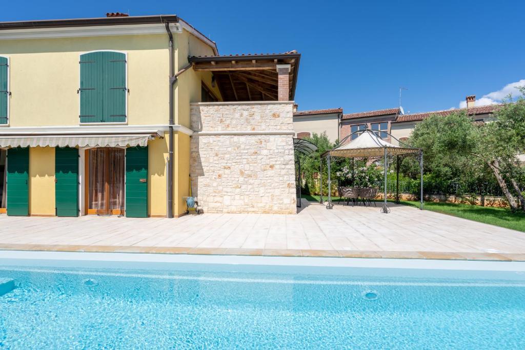 Charming Orange Apartment with Private Pool and Garden Oasis