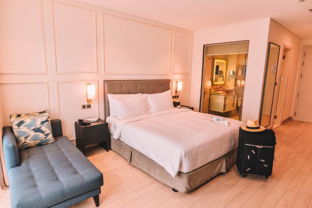 Un pat sau paturi într-o cameră la Danang Bay View Apartment - Phòng Code chủ