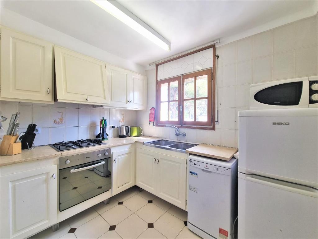 Kuchyňa alebo kuchynka v ubytovaní Holiday Home Betty
