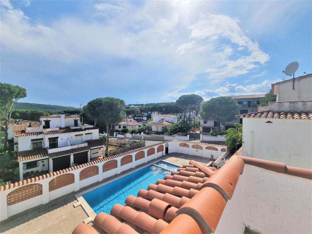Bazén v ubytovaní Holiday Home Betty alebo v jeho blízkosti