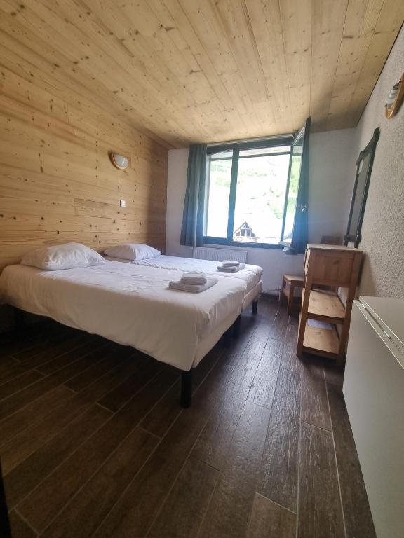 Postel nebo postele na pokoji v ubytování Hotel Le Cairn