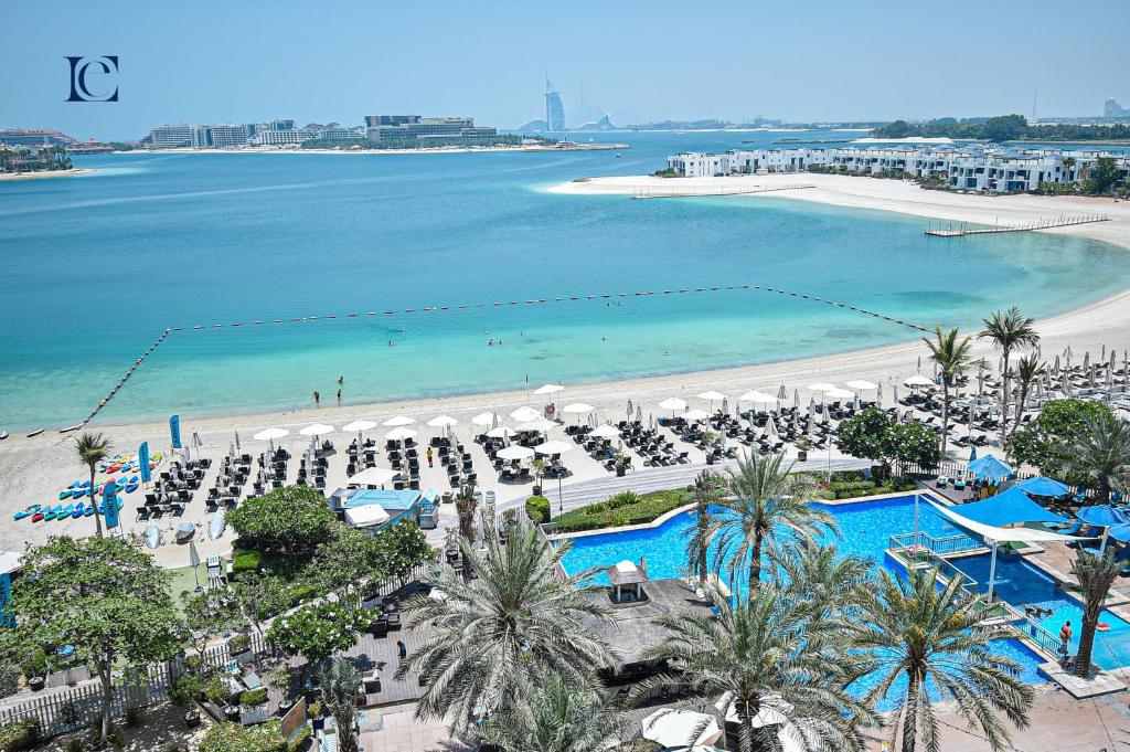 Curated visual reference: Gallery Detail: Luxury Escapes Palm Jumeirah S Spectacular Ocean View Apartment