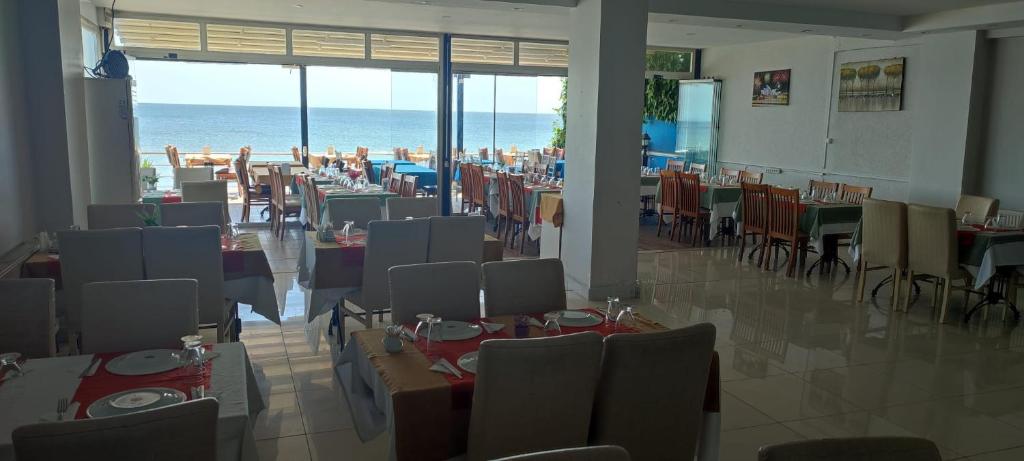 Restoran atau tempat lain untuk makan di Deniz Hotel